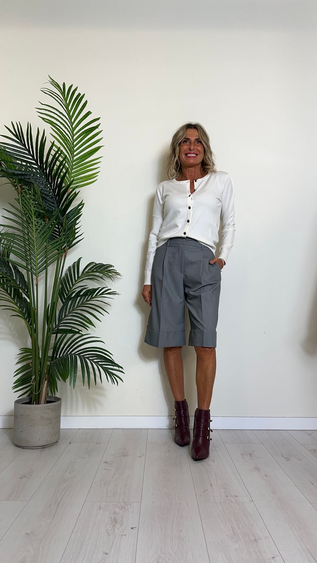 IMPERIAL D436IIC BERMUDA IN POLIVISCOSA CON PINCES E RISVOLTO