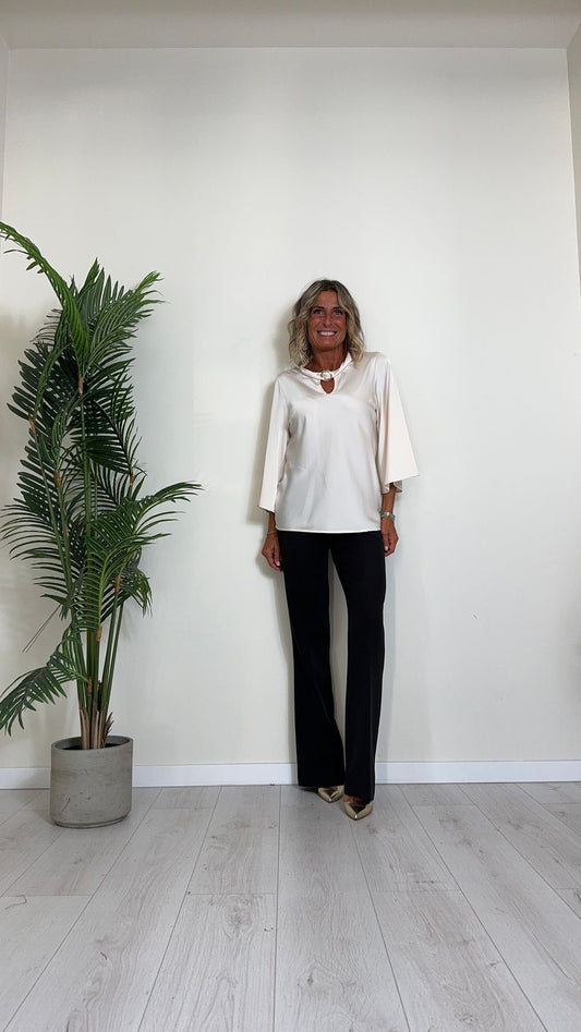 GIORGIA & JHONS - 60042FW24 - BLUSA MANICA 7/8 A COROLLA CON DETTAGLIO ANELLO