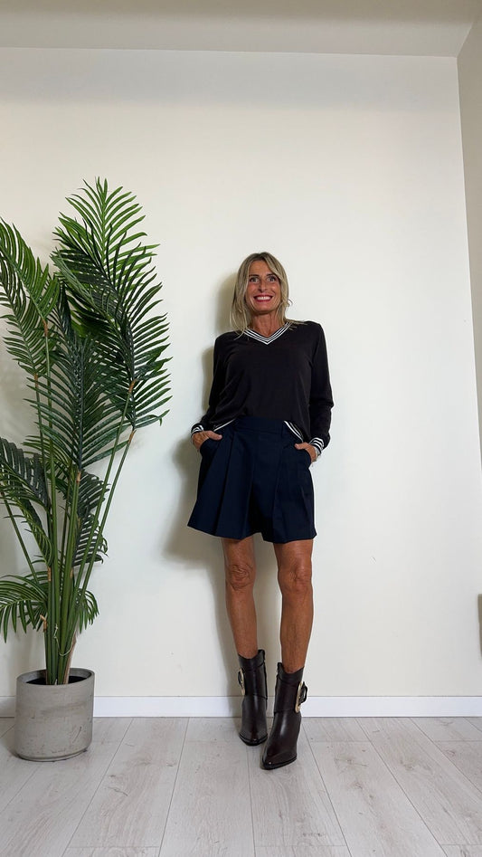 VICOLO - 22175S - PULL VISCOSA SCOLLO A V PROFILI RIGHE STILE COLLEGE