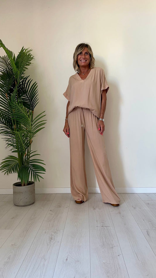 GIORGIA & JHONS - 60380SS24 - BLUSA 100%VISCOSA FITA AMPIO SCOLLO A V INCROCIATO MANICHE RISVOLTATE