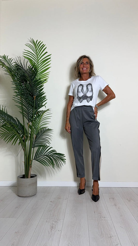 GIORGIA & JHONS - 60046FW24 - T-SHIRT STAMPA SCARPETTE CON STRASS