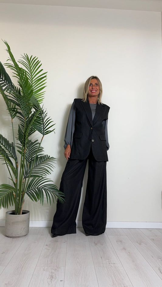 D'ELLE - 1952 - GILET GESSATO IN POLIVISCOSA, SPALLE TAGLIO VIVO, FIT AMPIO