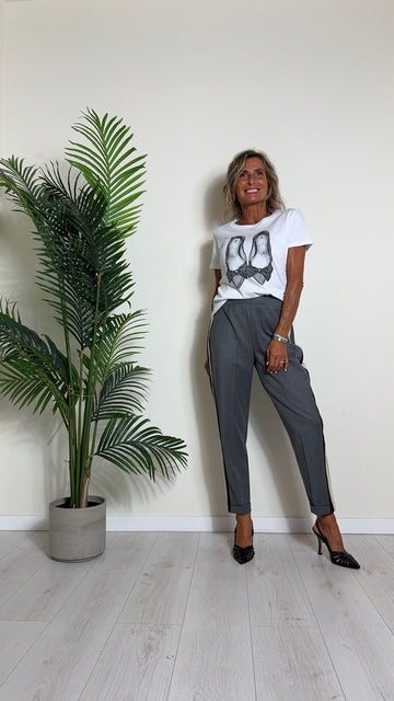 GIORGIA & JHONS - 60046FW24 - T-SHIRT STAMPA SCARPETTE CON STRASS