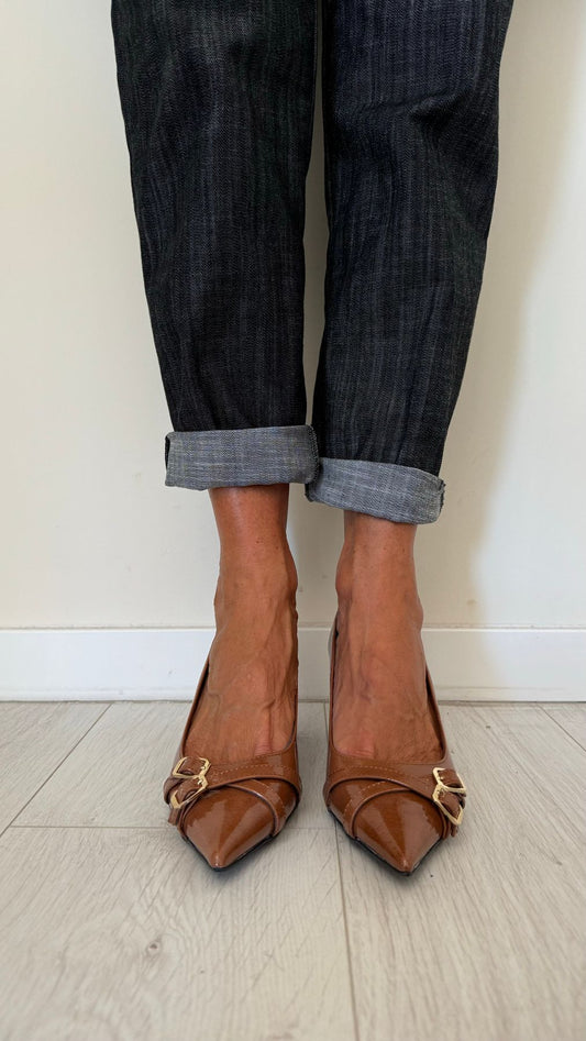 DIVINE FOLLIE - AI57/177585P40 - DECOLLETEE VERNICE CON FIBBIETTE INCROCIATE TACCO 4CM