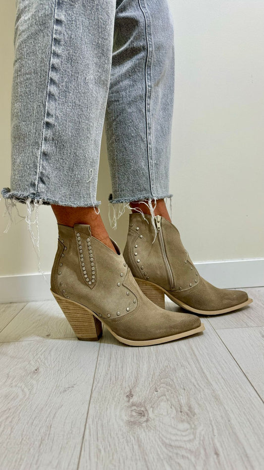 DIVINE FOLLIE - DFP006P60 - TEXANO CAMOSCIO CON BORCHIETTE, TACCO 9 CM