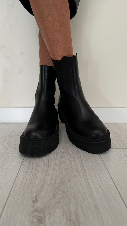 OVYE' - NIN31BVIT - BEATLES PELLE VITELLO CON BORCHIETTE TALLONE