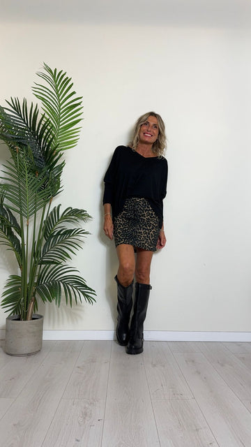 GIORGIA & JHONS - 60181FW24 - MAGLIA IN JERSEY DI VISCOSA FLUIDA, SCOLLO V AMPIO PROFILO LUREX, A SCATOLA