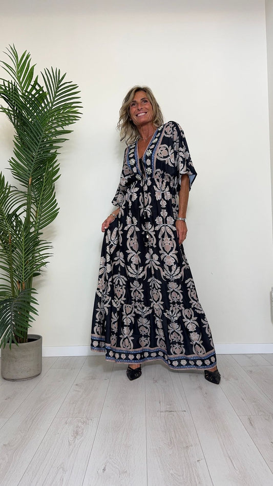 DAFNE - J2112P34 - ABITO LUNGO MANICA KIMONO CON PROFONDO SCOLLO A V, CRISTALLI E LACCETTO NAPPINE