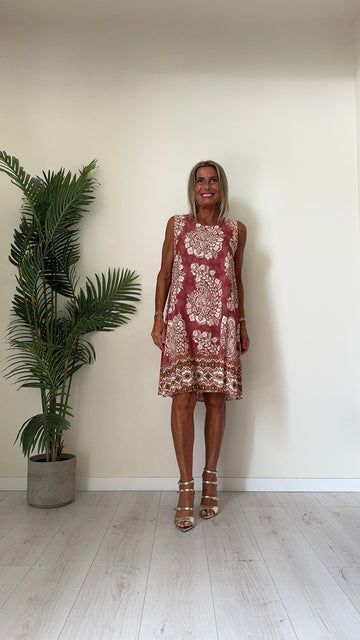 DAFNE - U9520P26 - ABITO 100%VISCOSA FANTASIA, SCOLLO TONDO E SPALLA LARGA