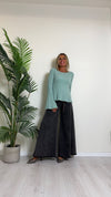 D'ELLE - AP23230 - MAGLIA COSTINE VISCOSA, SCOLLO A BARCHETTA CON MANICHE A COROLLA