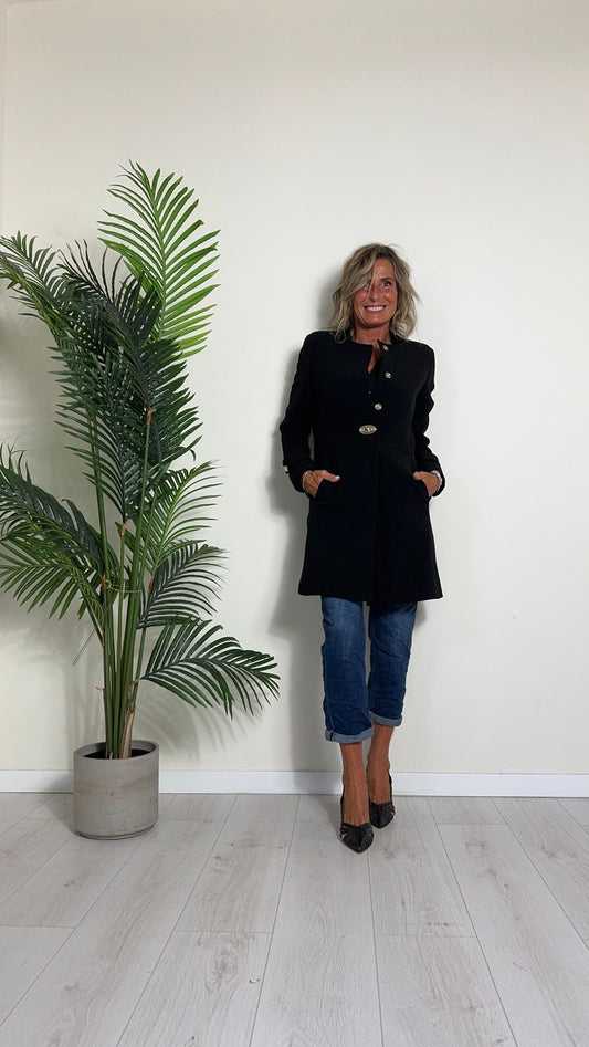 GIORGIA & JHONS - 60034FW24 - CAPPOTTINO POLIVISCOSA SENZA COLLO, BOTTONI A PRESSIONE SORMONTATI CON LUCCHETTO