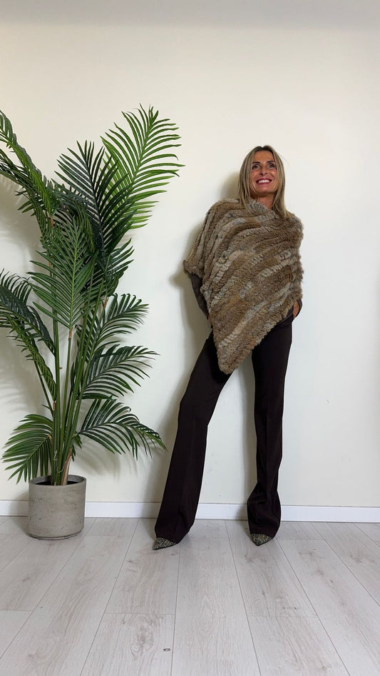 GIORGIA & JHONS - 60298FW24 - PONCHO LAPIN ASIMMETRICO