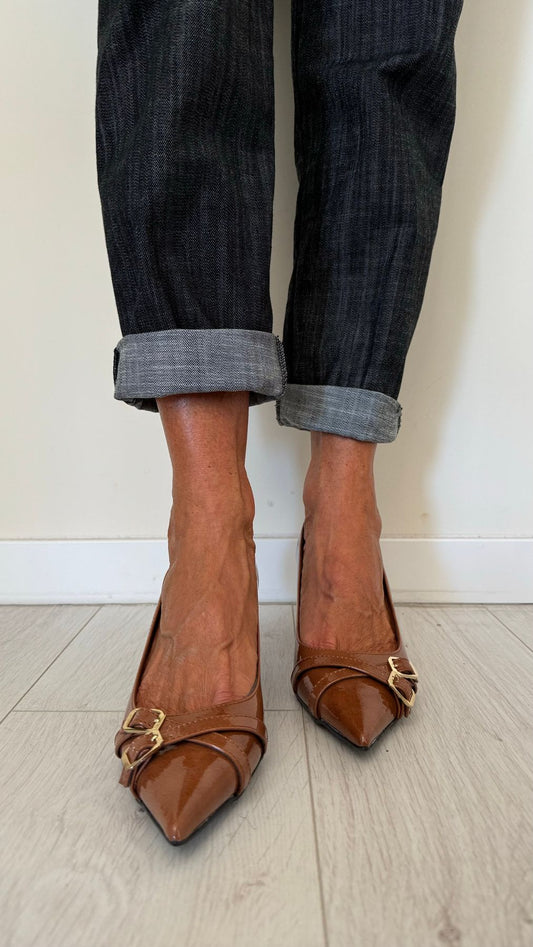 DIVINE FOLLIE - AI57/177585P40 - DECOLLETEE VERNICE CON FIBBIETTE INCROCIATE TACCO 4CM