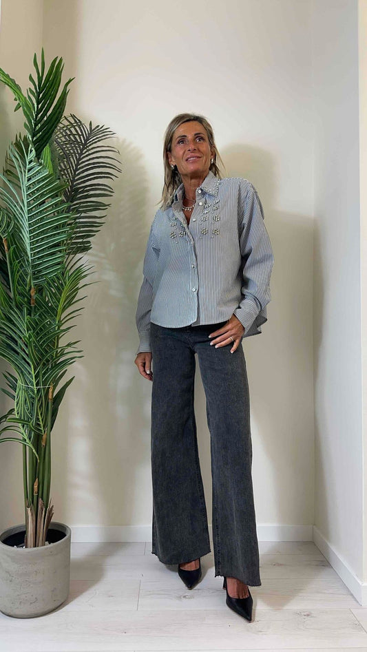 DAFNE - J2135P27 - CAMICIA 100%COTONE BACCHETTATA, CRISTALLI INCASTIONATI, BOTTONE MADREPERLA