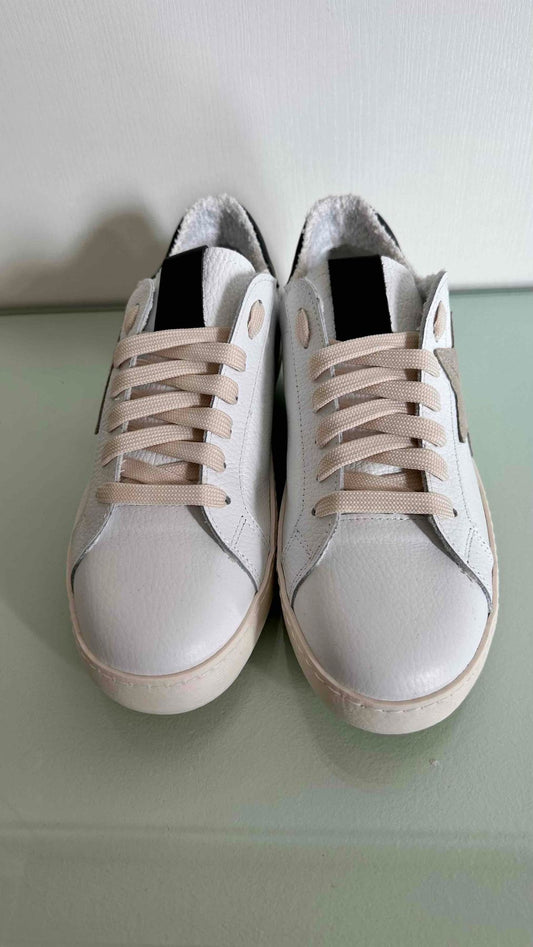 DIVINE FOLLIE - ST202P48 - SNEACKER BOTTOLATO CON STELLA